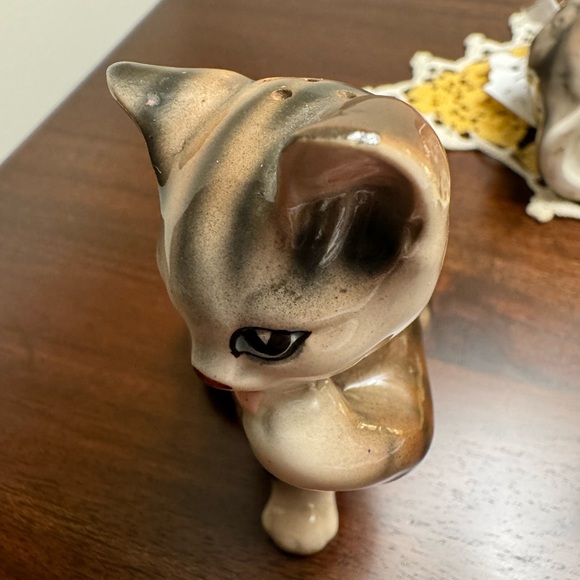 Vintage Salt And Pepper Shakers - Picture 4 of 7